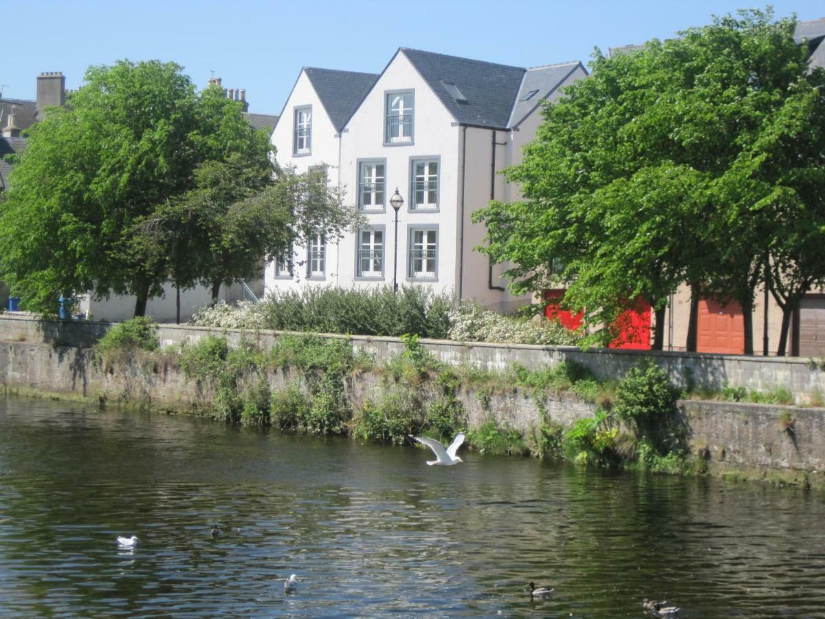 Riverbank Apartments Неърн Екстериор снимка